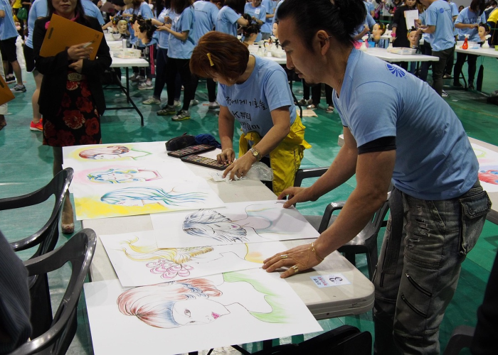 13例确诊均在杭州的集中隔离点发现，隔离点内的新年问候变成城市免疫系统的压力测试——一场与无形对手的精准攻防战