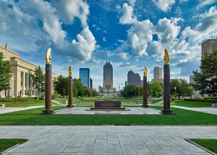 182万确诊背后的生命之重：疫情漩涡中的美国家庭与一座正在改变的城市