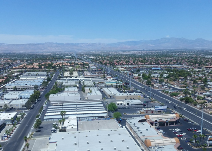 数字背后是14亿人的呼吸与共，本土9例，{31省区市新增确诊27例}