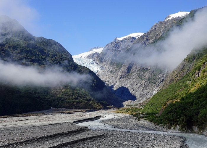 一场被改写的旅程与一座城市的韧性,昆明旅行团4人阳性背后