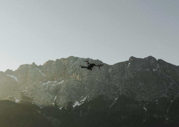 上海一家四口确诊，屋檐下的防御与一座城的微光