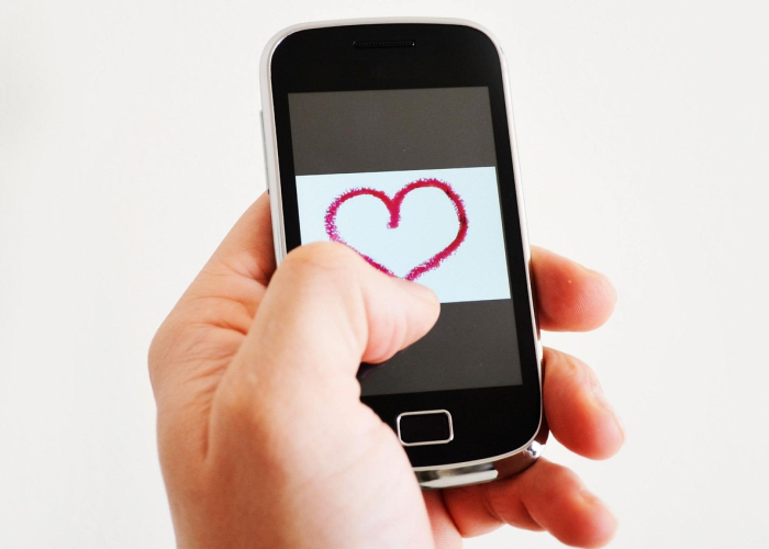 5月冷清街巷，城市脉搏的静默律动，一场流动的固态史诗