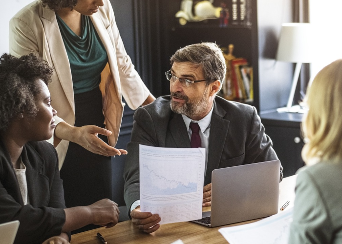 数字背后的全球变局与人类韧性，海外疫情数据透视