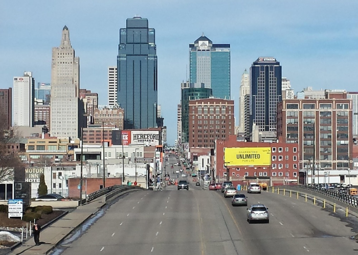 一座城的精准防控与个体命运交织,青岛13例确诊轨迹曝光 Z 57