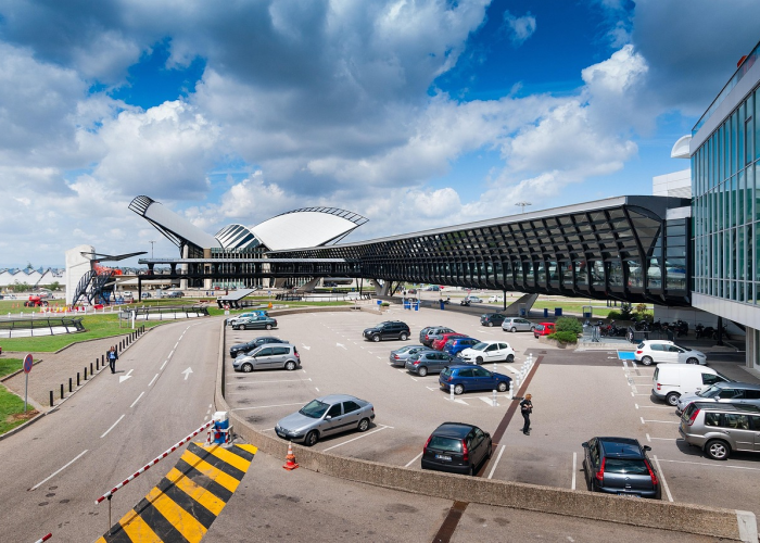 K 还有我们对抗疫的认知，撕裂的不仅是防护服，西安1号病例防护服划破事件