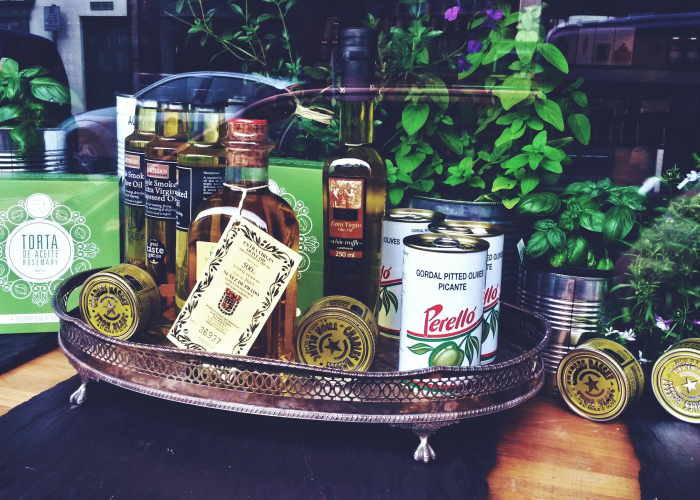 (顶住第一波疫情能迎来曙光)，病毒专家 B 78