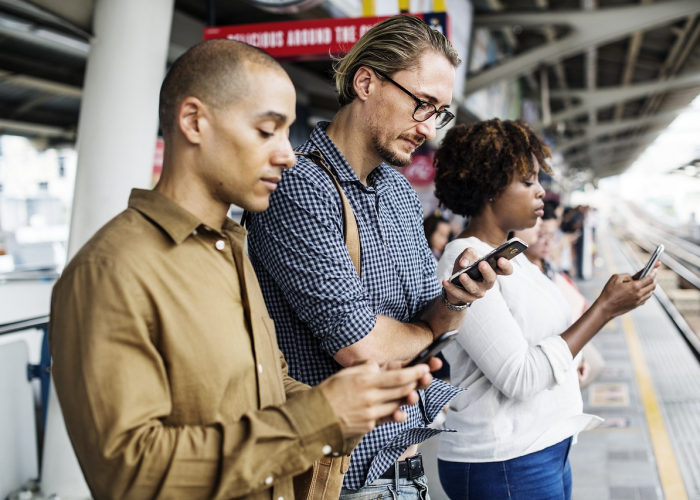 V 【从通行证到生活服务枢纽的深层变革】、湖北健康码再升级