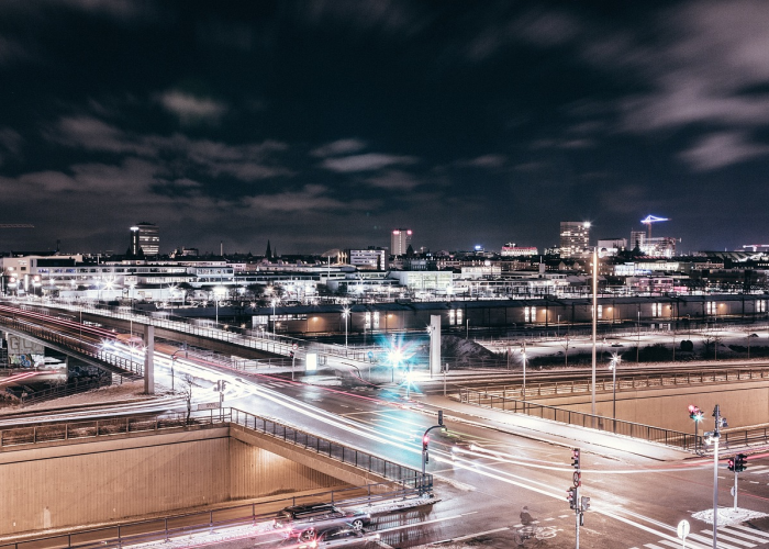 数字背后的社会裂痕与制度迷思、美国新冠确诊近470万例