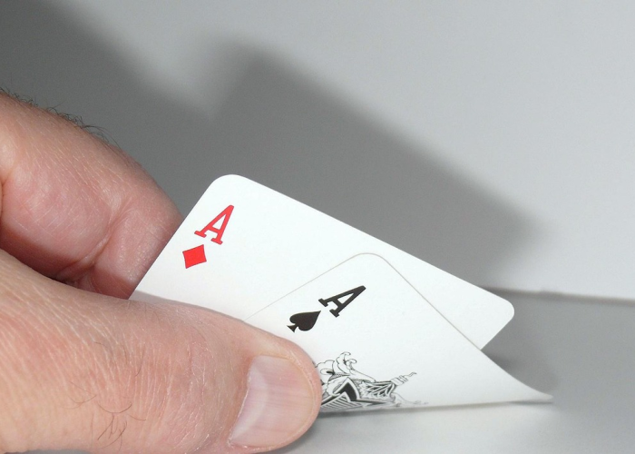 疫情地图上的色彩标记：用风险等级编织的公共安全网，如同一幅动态的社情体温图