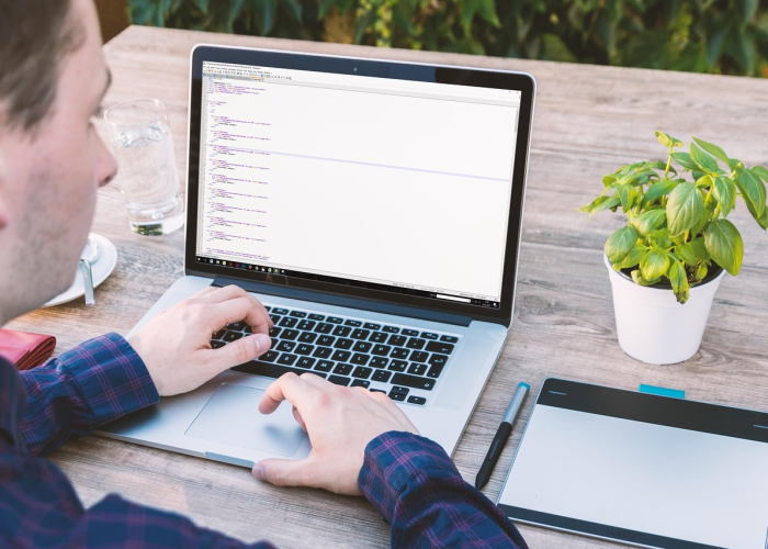 婚宴链上73例确诊：平凡守望在时代沙暴中的生命纽带