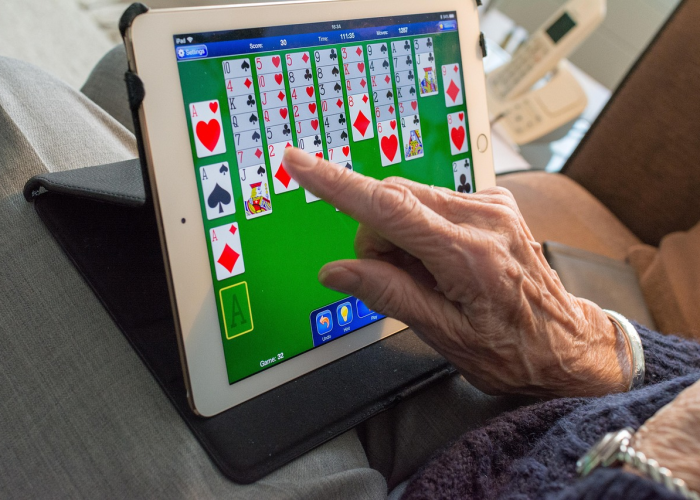 湖北11例无症状感染：日常生活的坚韧脉搏与免疫长城