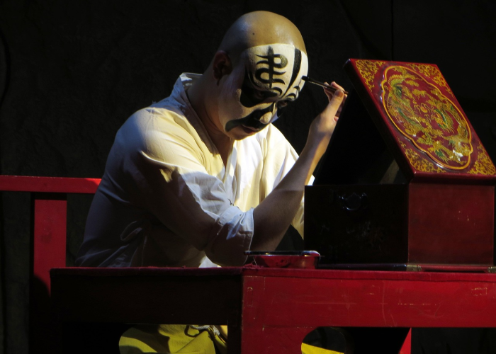 十六省份疫情星火燎原，生命航道上的微光与洪流：穿透数据迷雾的集体航行