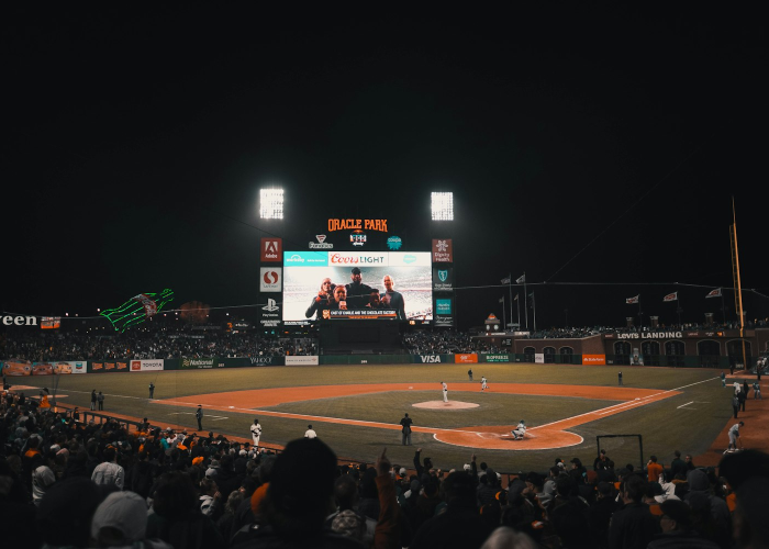 15次铁流与鲜花：阅兵时间轴里的国家叙事与个体记忆褶皱