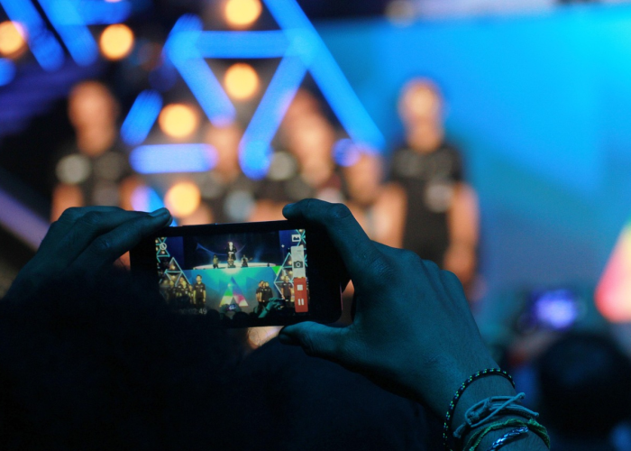 H ！揭秘免费通行背后的经济账与出行博弈？五一节高速公路免费吗