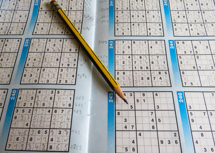 8例确诊背后的生命轨迹，疫情迷雾中的个体微光，免疫长城